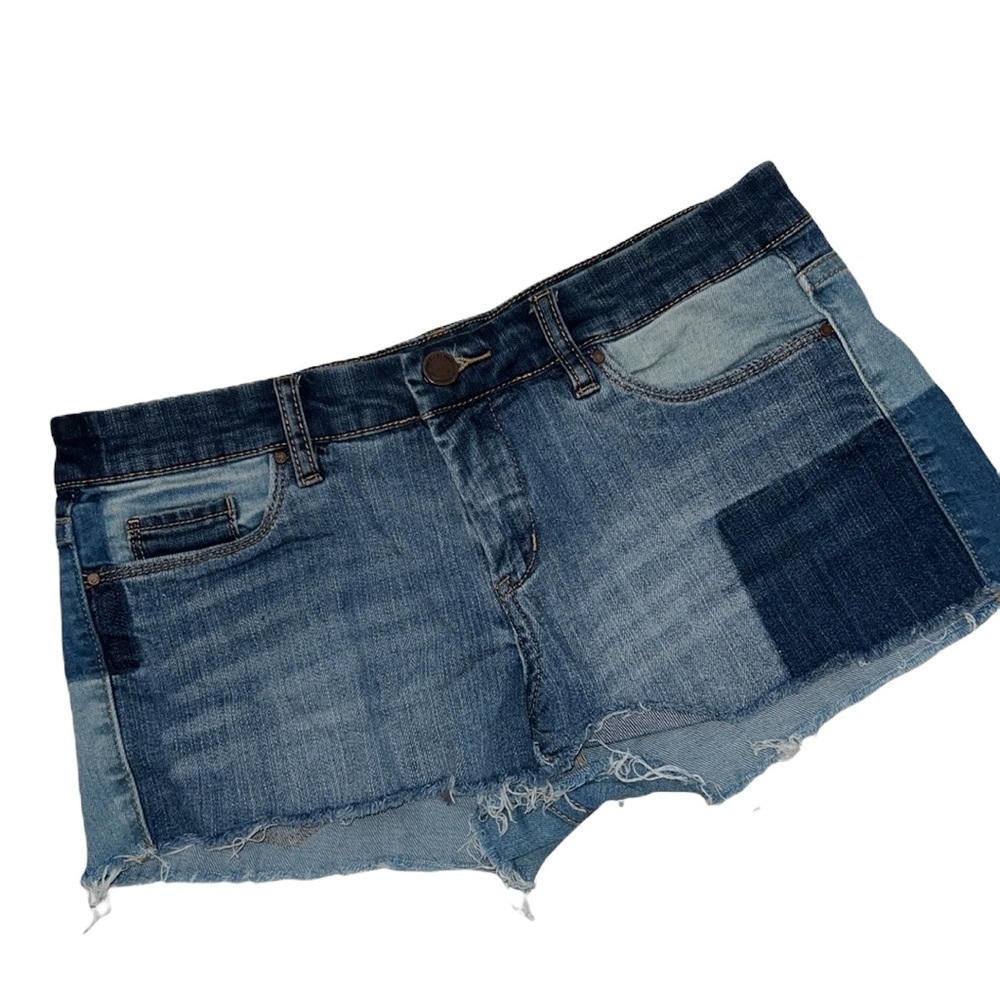 BLANK NYC  denim shorts.   size 28